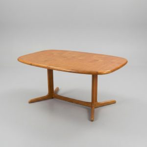 Ovalt spisebord i teak med tillægsplader