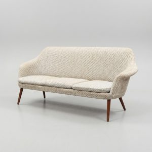 Trepersoners sofa, ben af teak