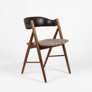 én spisestol, savbuk, sort ryg